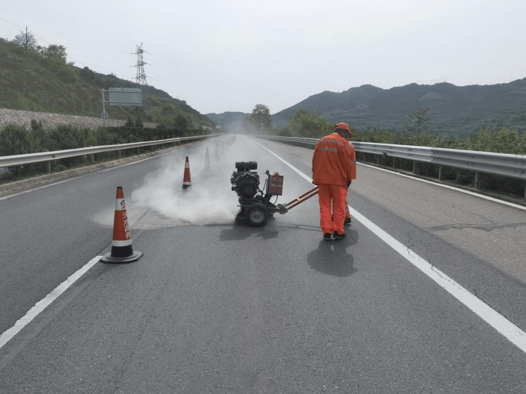 公路养护正当时——高养所扎实开展小修保养 全力提升路况水平保畅通